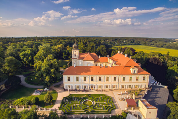 Chateau Loučeň Garden Retreat