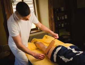 Masér nebo masérka? Slatina, parafín nebo lávové kameny? Račte si vybrat!