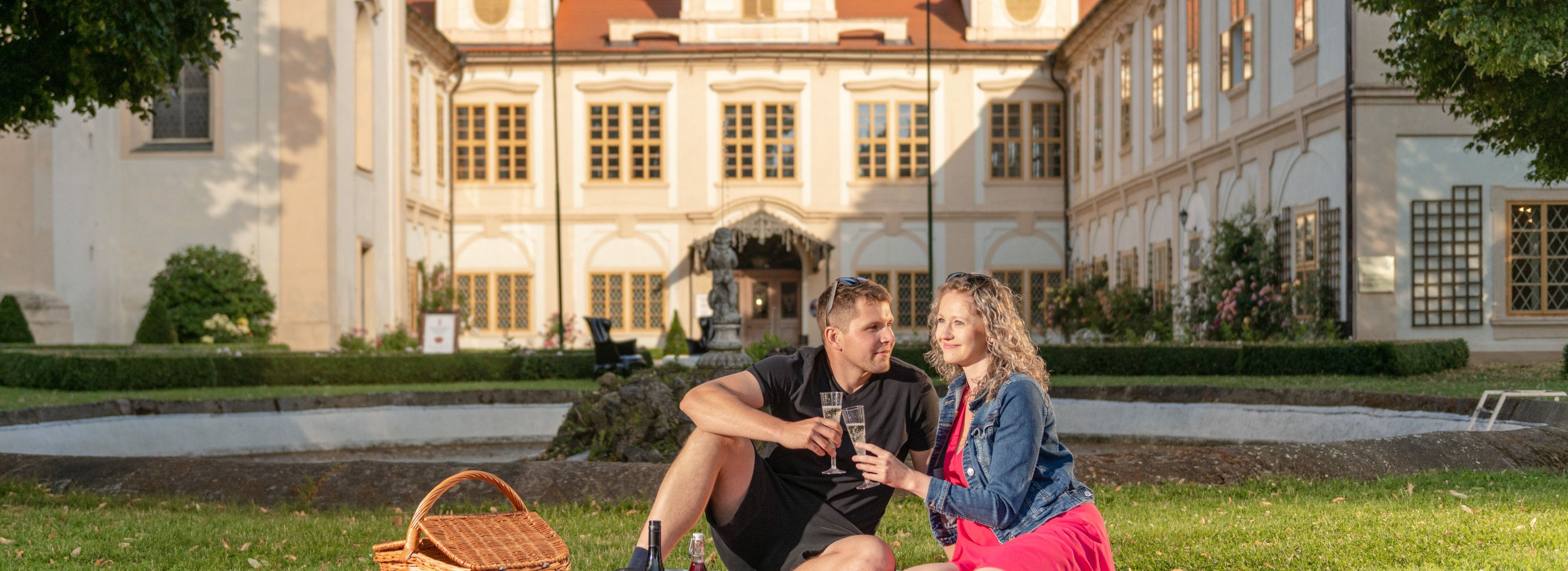 Je tu čas piknikových košů: Koupíte koš s dobrotami sobě či jako dárek?