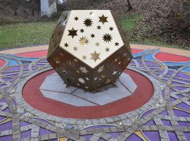 Královský labyrint získal při zimním slunovratu magický dvanáctistěn