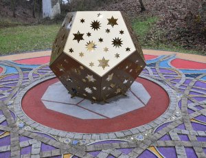 Královský labyrint získal při zimním slunovratu magický dvanáctistěn