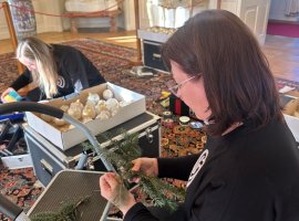 Bylo nám ctí: Zdobili jsme stromeček prezidentovi a přejeme PF 2026!