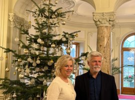 Bylo nám ctí: Zdobili jsme stromeček prezidentovi a přejeme PF 2026!