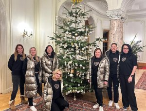 Bylo nám ctí: Zdobili jsme stromeček prezidentovi a přejeme PF 2026!