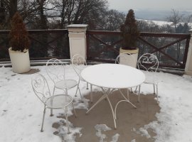 Loučeň teď pod sněhem připomíná zámek prince z filmové Popelky