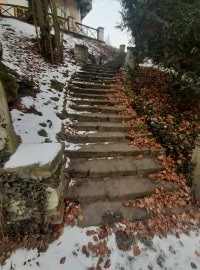 Loučeň teď pod sněhem připomíná zámek prince z filmové Popelky