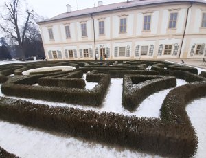 Loučeň teď pod sněhem připomíná zámek prince z filmové Popelky