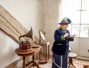 Skandální odhalení: Zámecká paní se věnuje tvorbě mužských aktů!