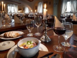 Restaurace a gastroslužby