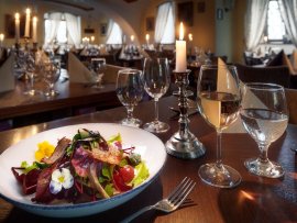 Restaurace a gastroslužby